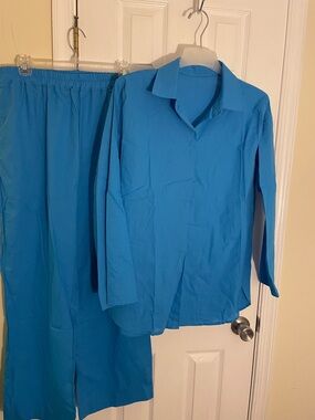 Turquoise Ocean Blue Woven Polyester Pants Suit
L